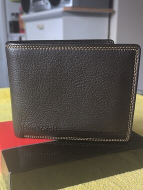 Pierre Cardin Brown Leather Bi-Fold Wallet with Contrast Stitching